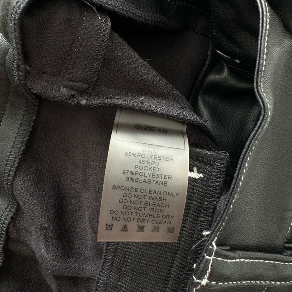 Maniere de Voir adjustable size faux leather - Picture 5 of 6